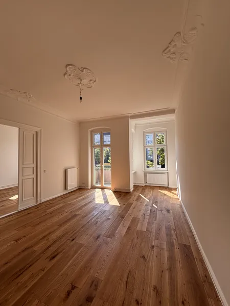 Hochwertig sanierte 2-Zimmer-Wohnung mit stilvollem Ambiente und Balkon — photo 1